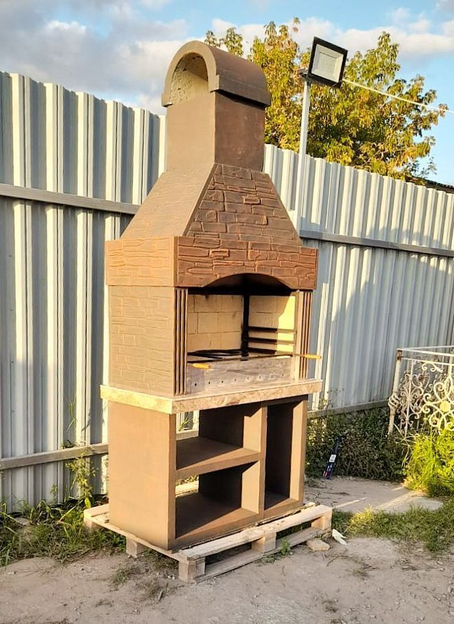 Печь № 12 — Печь барбекю с широкой топкой и полками в дровнице (фактура под кирпич)